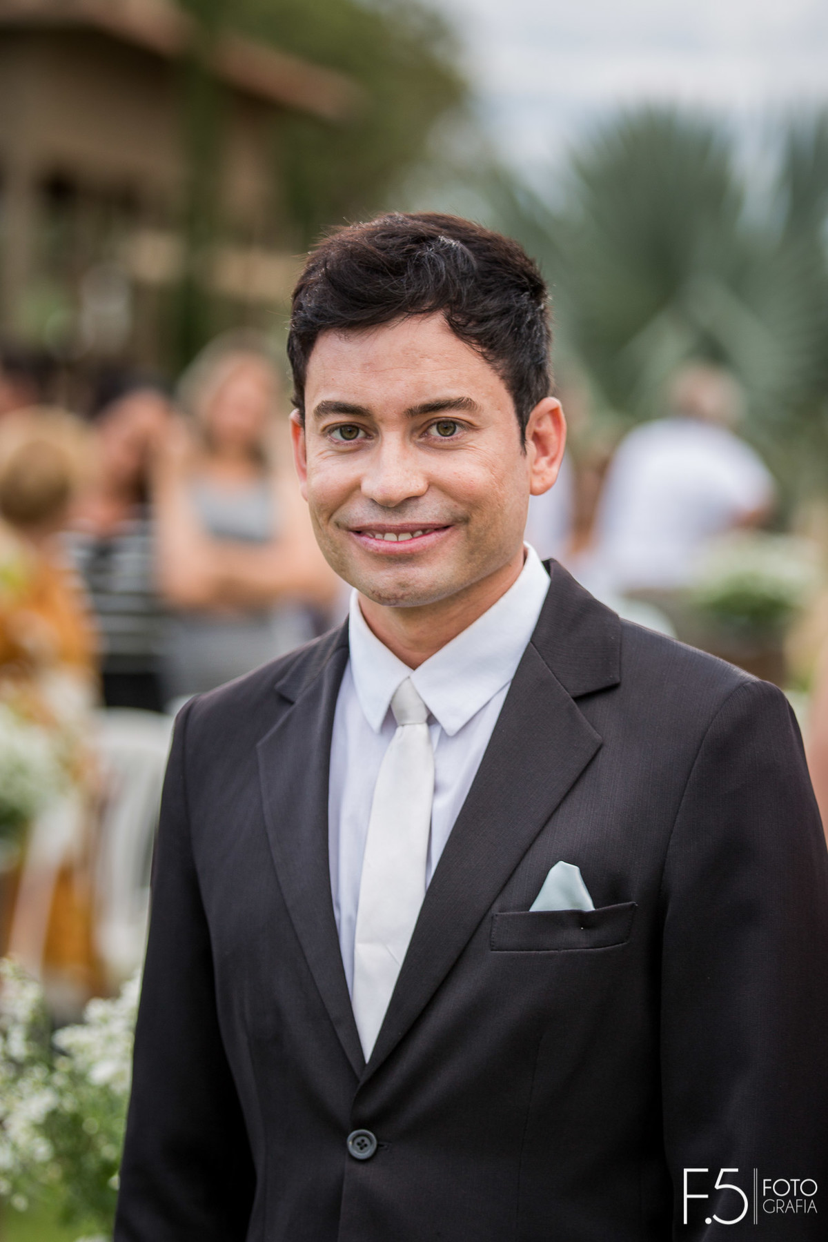 Noivo, Sorriso, Casamento ao ar livre, Casamento Nova Resende, Fotógrafo Muzambinho.