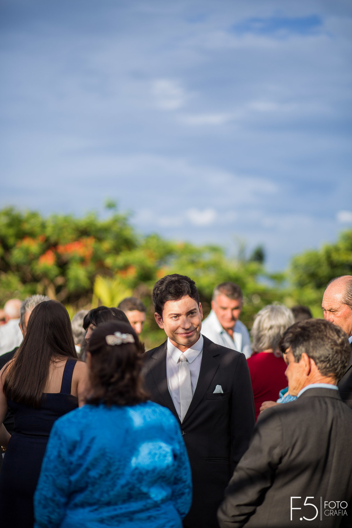 Noivo, casamento ao ar livre, casamento Nova Resende, Fotógrafo Muzambinho.