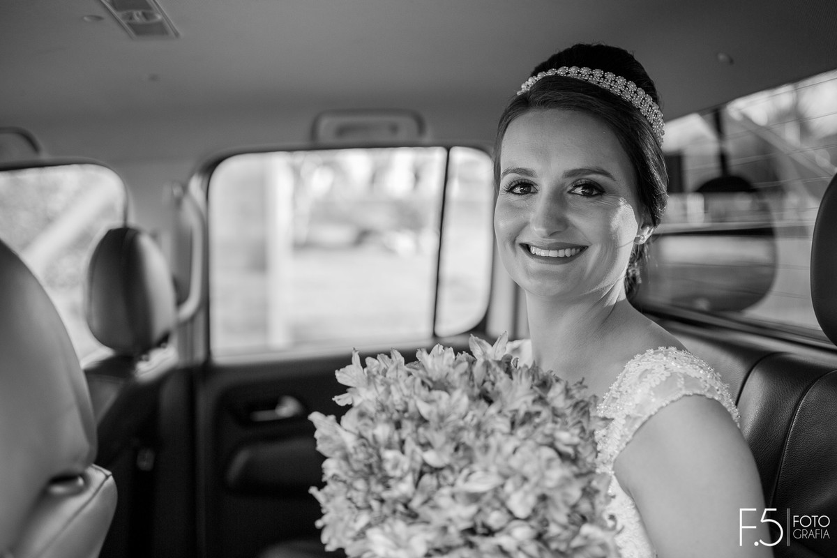 Noiva, Noiva sorrindo, Buquê, Wedding, Casamento ao ar livre, Casamento Nova Resende