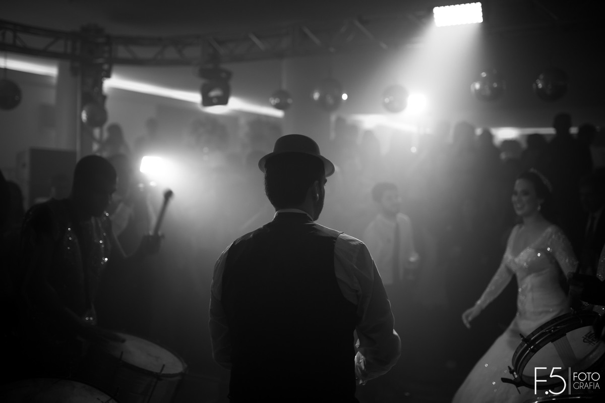 Noivos, dançando, noivos na festa, casamento em guaxupé.