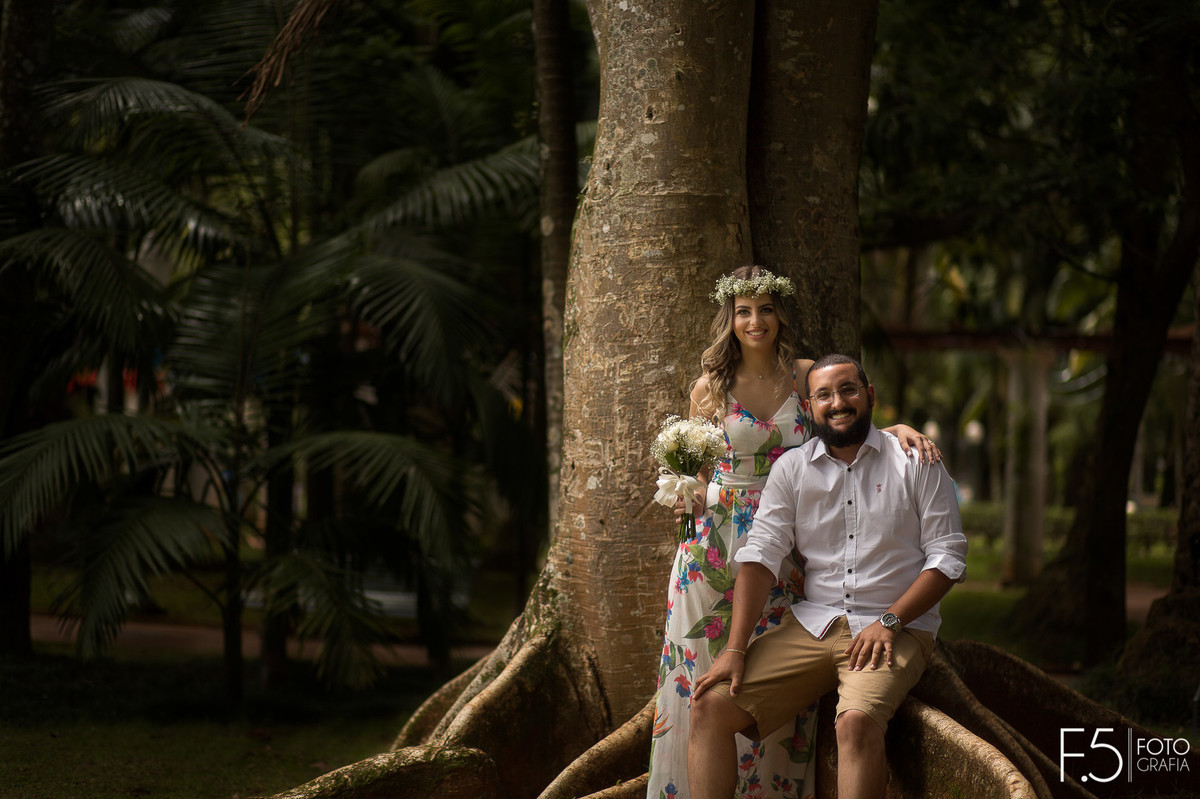 Noivos, pré wedding, árvore, buquê, poços de caldas