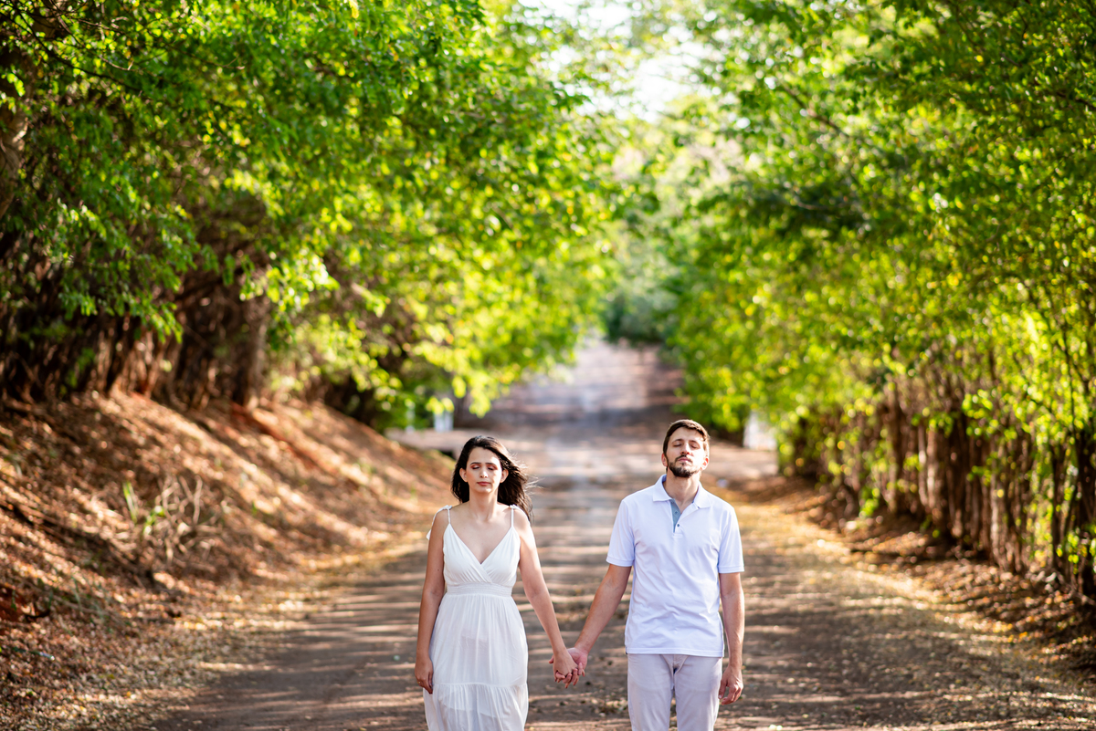 fotógrafo de casamento registra noivos em momento lindo durante ensaio pré casamento na cidade de jaú SP