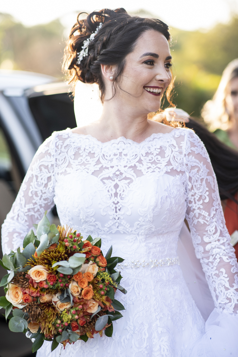 noiva linda durante cerimonia de casamento no campo em brotas no interior de sao paulo