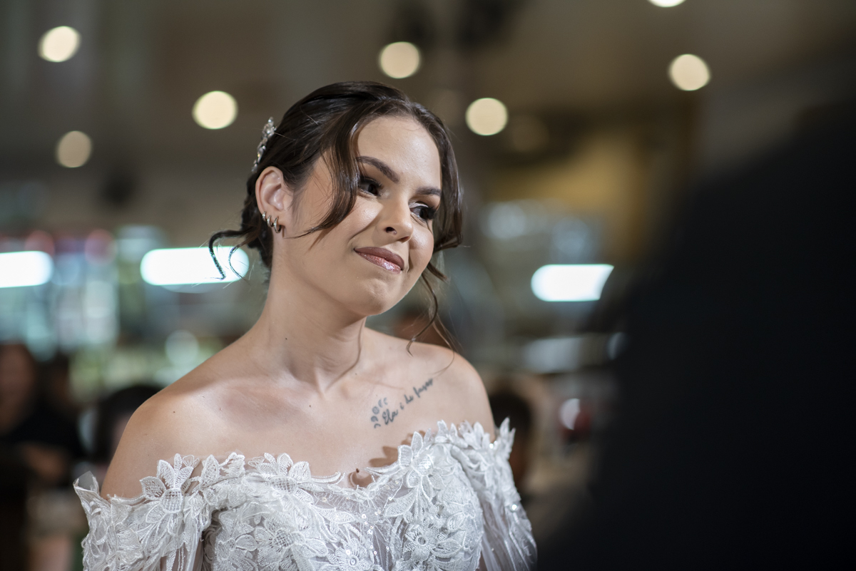 sorriso doce da noiva em cerimonia de mini wedding em bauru