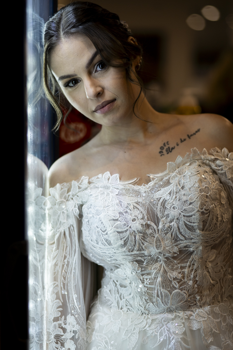 fotografo de casamento em bauru faz fotografia incrível dos noivos durante ensaio após cerimônia de casamento intimista de mini wedding