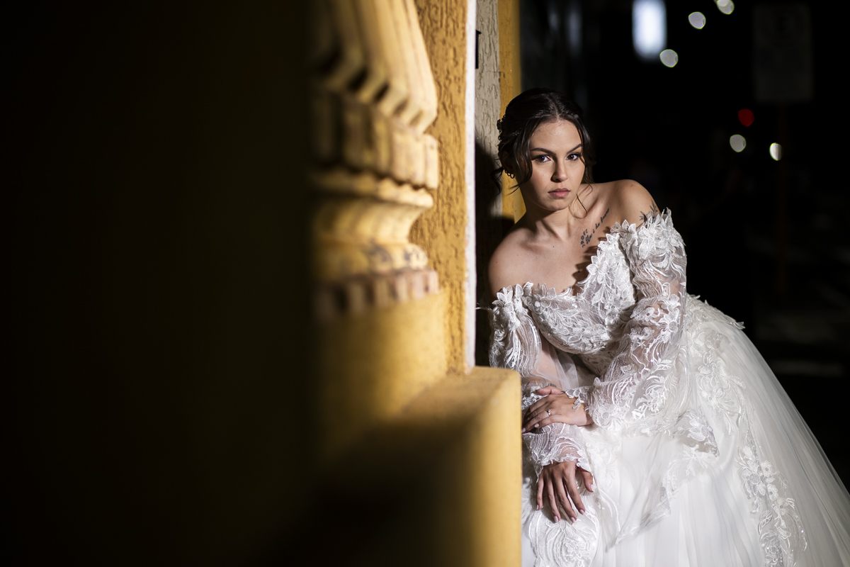 fotografo de casamento em bauru faz fotografia incrível dos noivos durante ensaio após cerimônia de casamento intimista de mini wedding