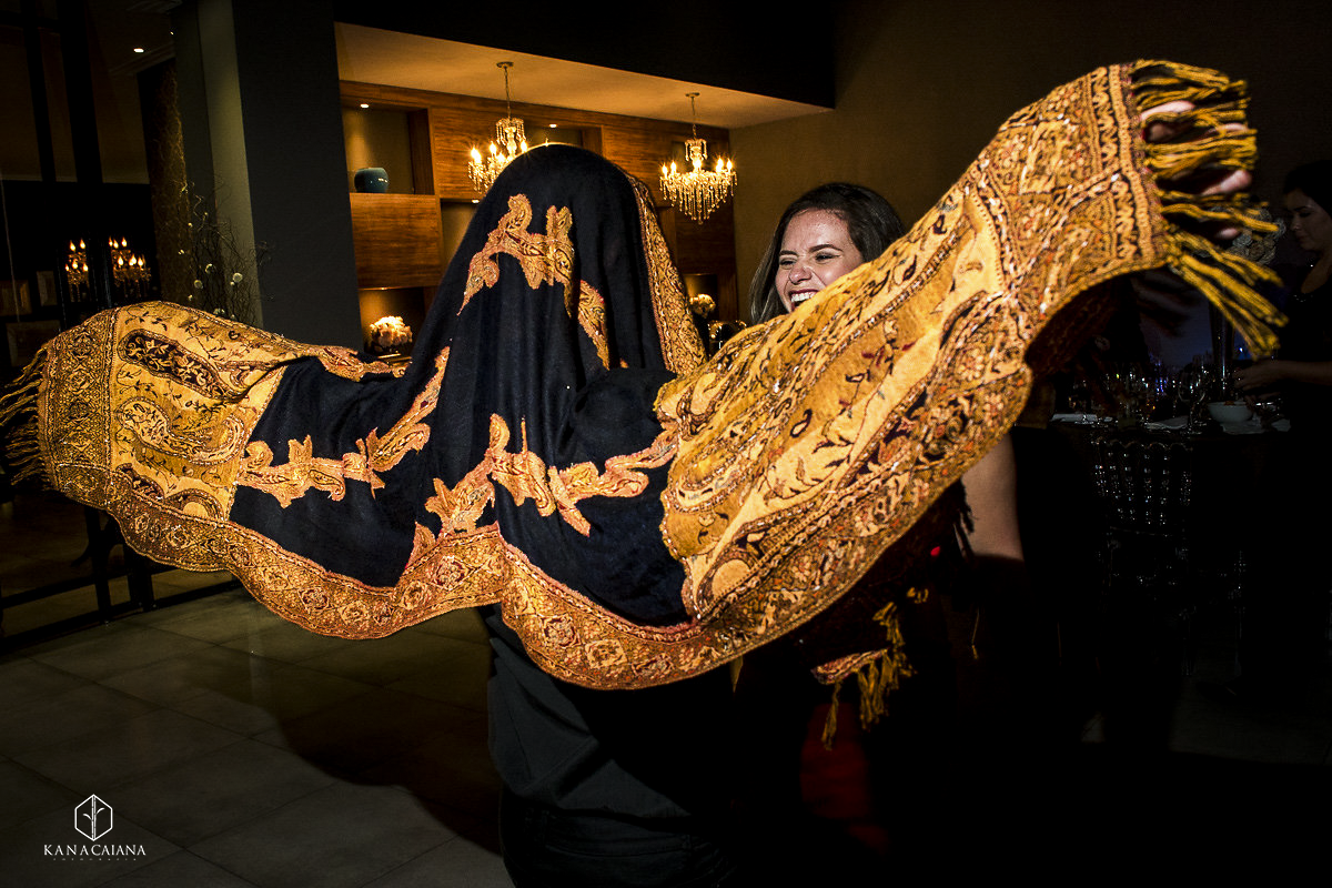 Recepção e festa do casamento em são Paulo SP com convidados dançando de forma engraçada