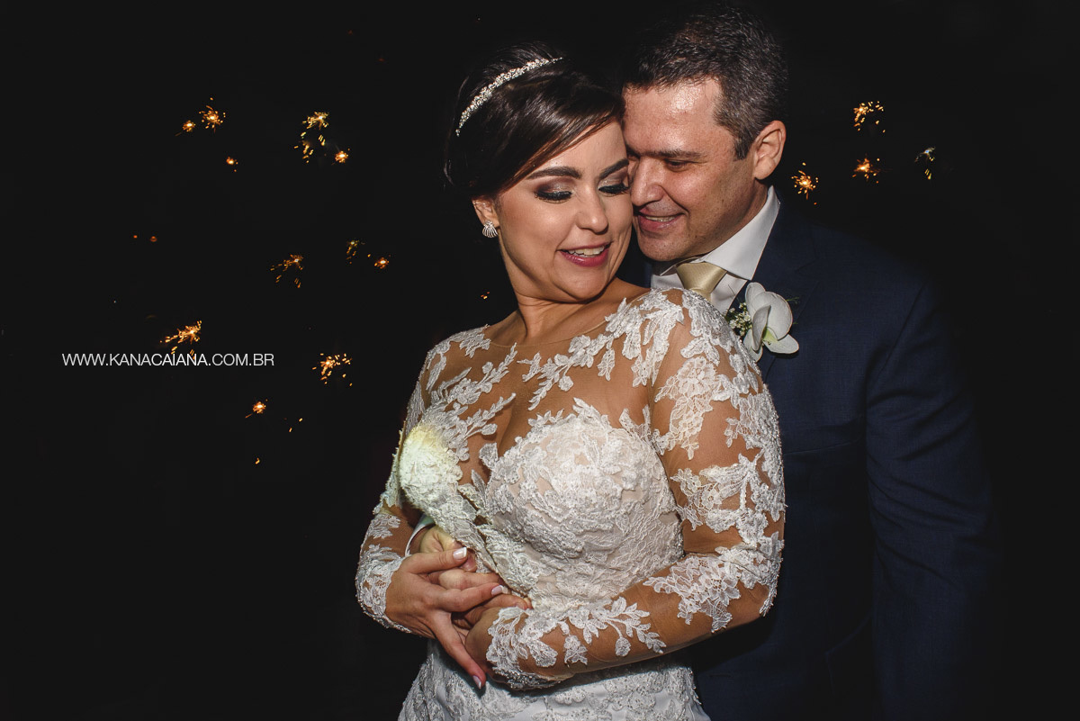 noivos apaixonados em festa de casamento na villa riso no rj
