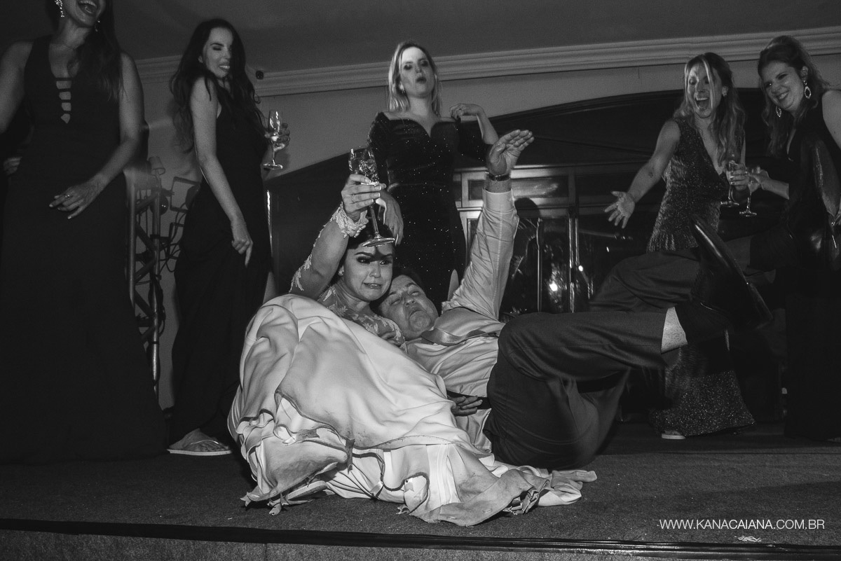 pai derruba noiva em festa de casamento na villa riso no rj