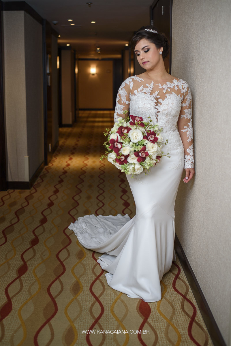 noiva posa para sessão de fotos antes da cerimônia do casamento