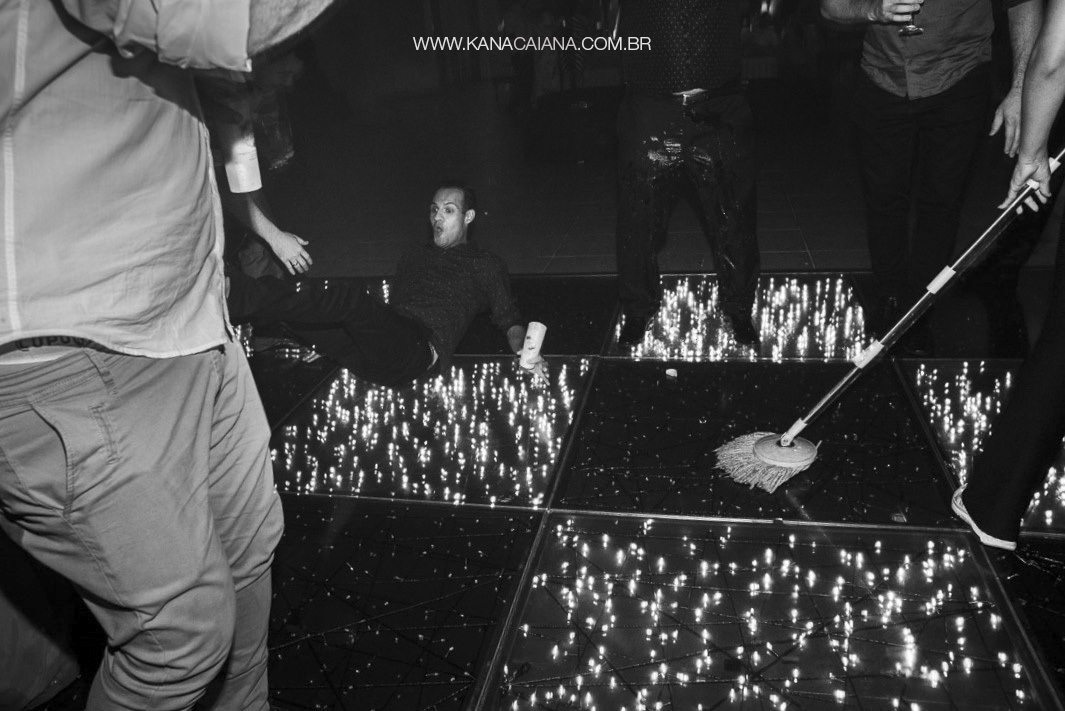 convidado cai no chão durante festa de casamento em jau sp