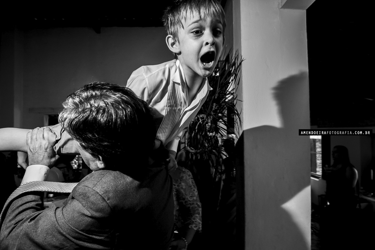 avo brincando com seu neto em festa de casamento no sweet garden em jau