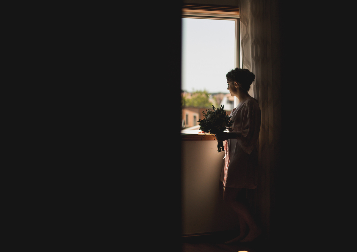noiva a janela- joao-pinto-fotografo-infinityfeelings-casamento