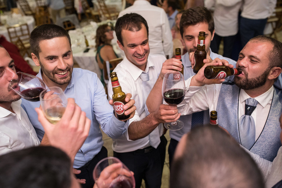 So mais um brinde.. super bock-vinho-copos cheios