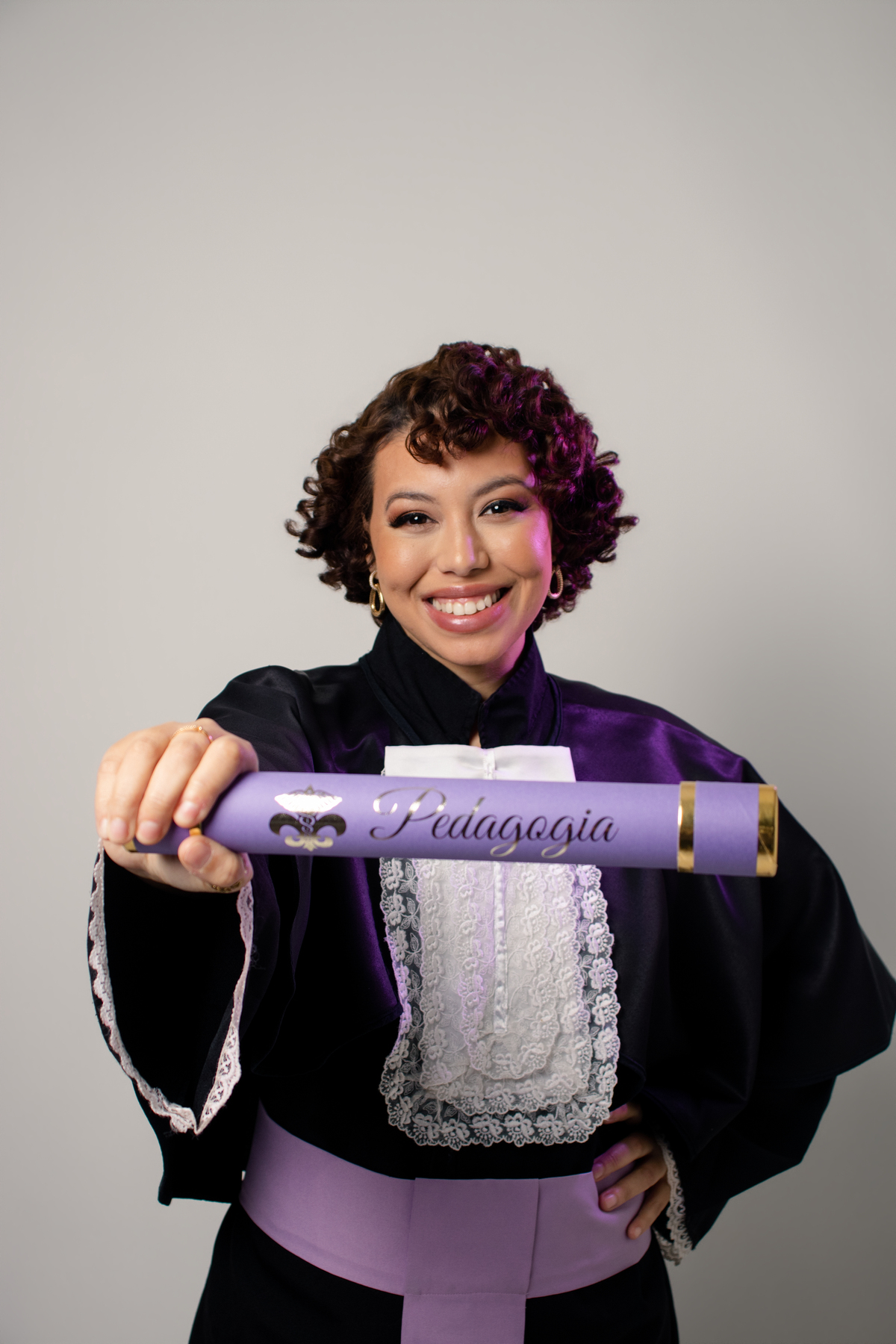 Ensaio de formatura em estúdio | São Gonçalo – RJ

Fotografia de formatura, família e momentos especiais.