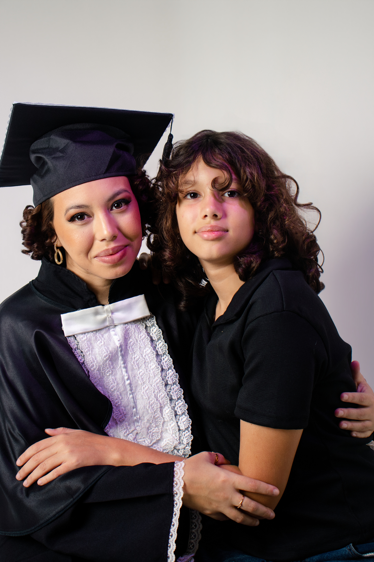 Ensaio de formatura em estúdio | São Gonçalo – RJ

Fotografia de formatura, família e momentos especiais.