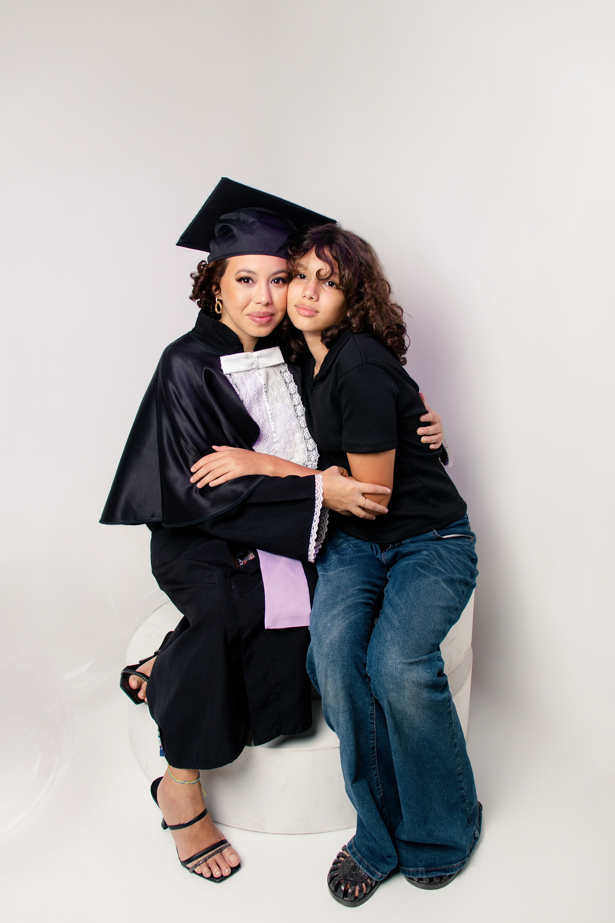 Ensaio de formatura em estúdio | São Gonçalo – RJ

Fotografia de formatura, família e momentos especiais.