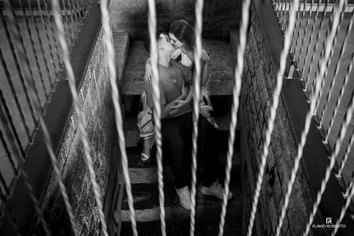 Noivos durante ensaio Pre Wedding no Castelo de Pedras em Itamonte-MG