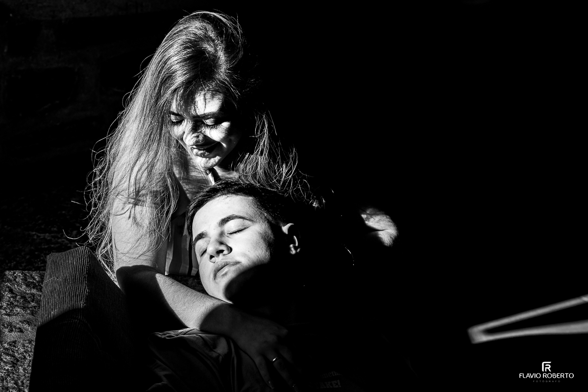 Noivos durante ensaio Pre Wedding no Castelo de Pedras em Itamonte-MG