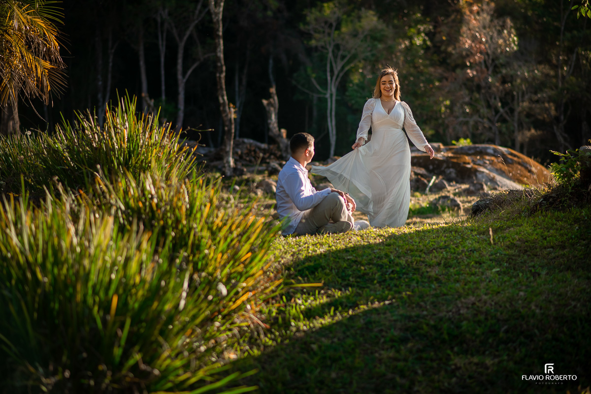 Noivos durante ensaio Pre Wedding no Castelo de Pedras em Itamonte-MG