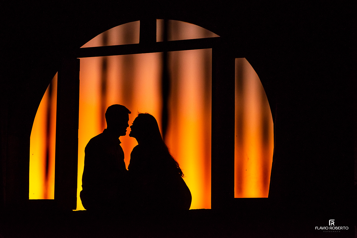 Noivos durante ensaio Pre Wedding no Castelo de Pedras em Itamonte-MG