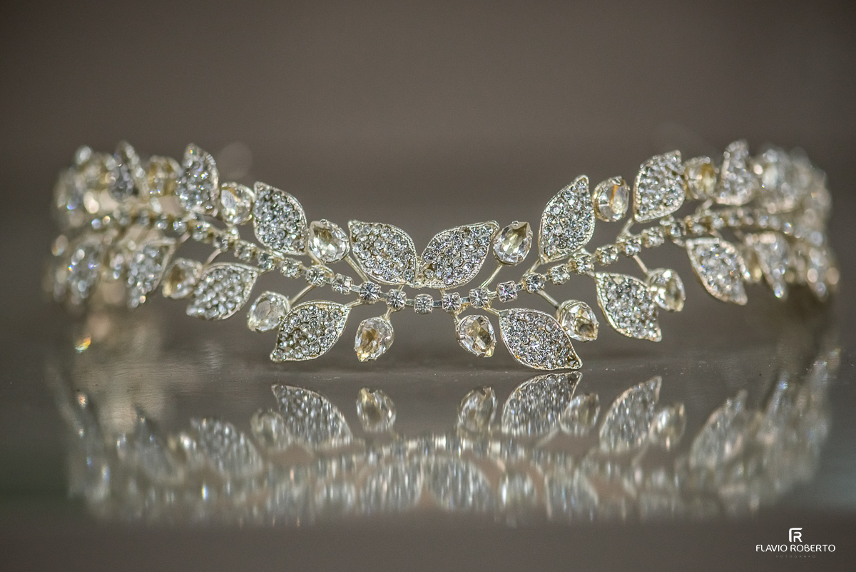 Coroa da Noiva no Making Of no Centro De Beleza D&T em Casamento em Cruzeiro