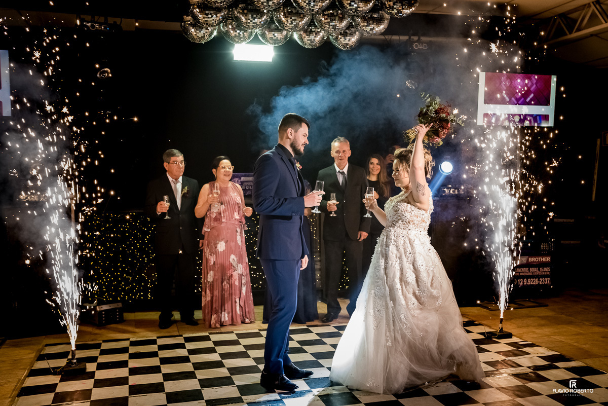 Festa de Casamento no Espaço Garden em Cruzeiro, SP