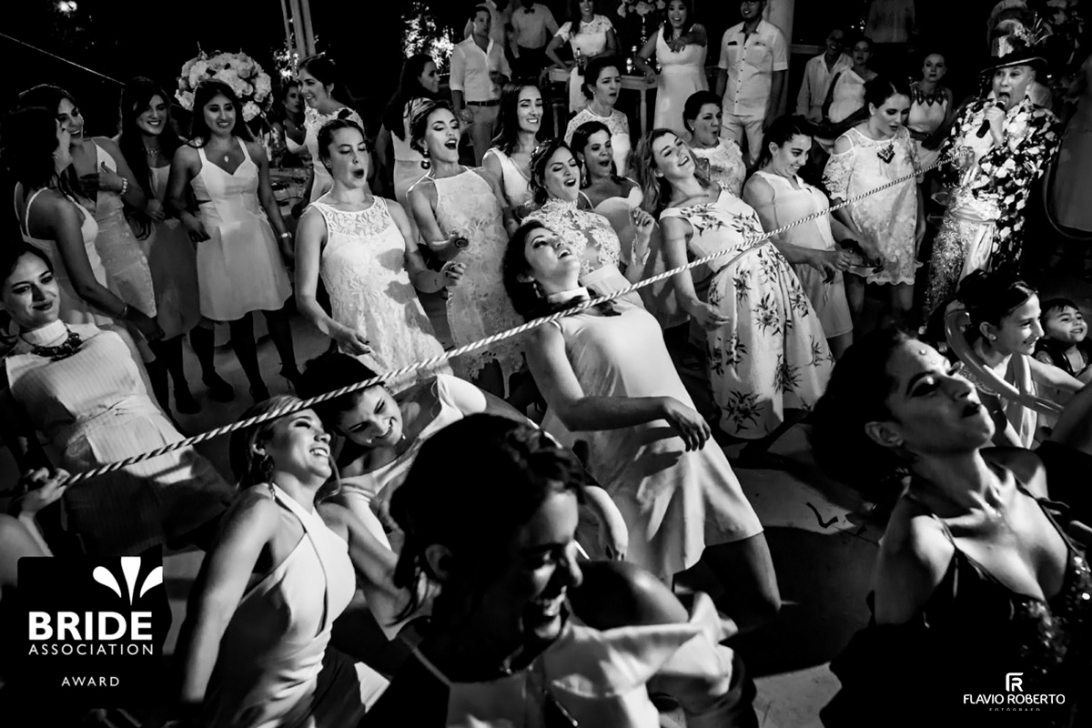 Casamento na Casa Hotel El Triangulo, em Armenia, região do Eje Cafeteiro de Colômbia. Foto premiada pela Bride Association.