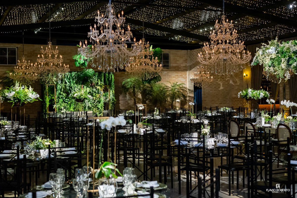 Salão decorado para casamento Amadeus Cristal Palace 