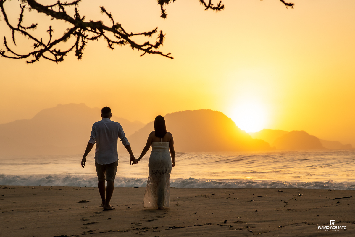 Ensaio Pre Wedding na praia do Félix em Ubatuba