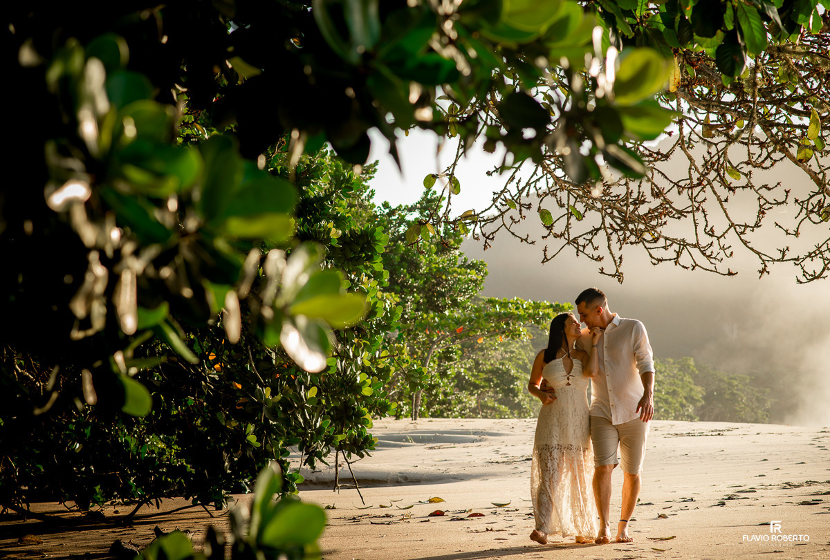Ensaio Pre Wedding na praia do Félix em Ubatuba