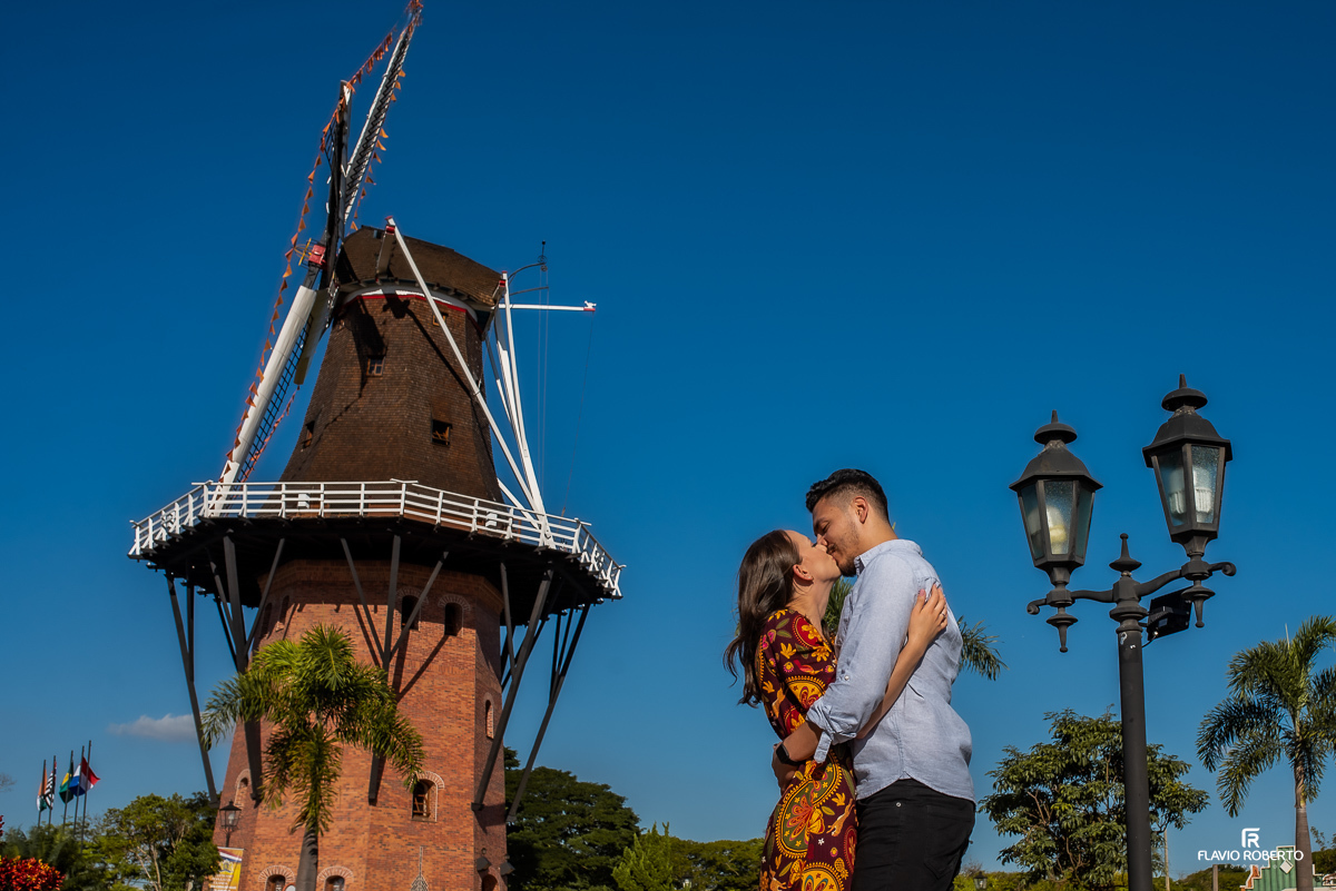 Pre Wedding em Holambra, a Cidade das Flores mais bonita do Brasil.
