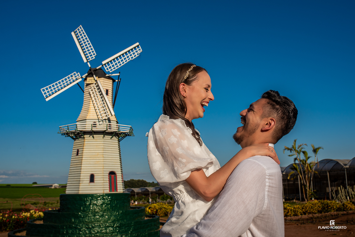 Pre Wedding em Holambra, a Cidade das Flores mais bonita do Brasil.