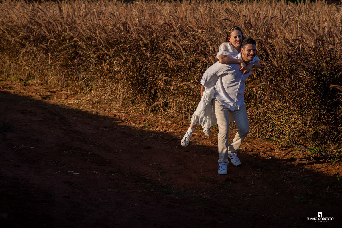 Pre Wedding em Holambra, a Cidade das Flores mais bonita do Brasil.