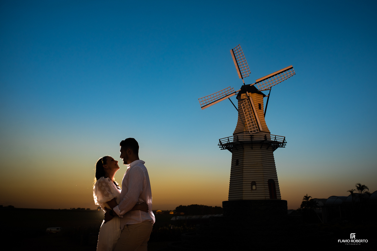Pre Wedding em Holambra, a Cidade das Flores mais bonita do Brasil.