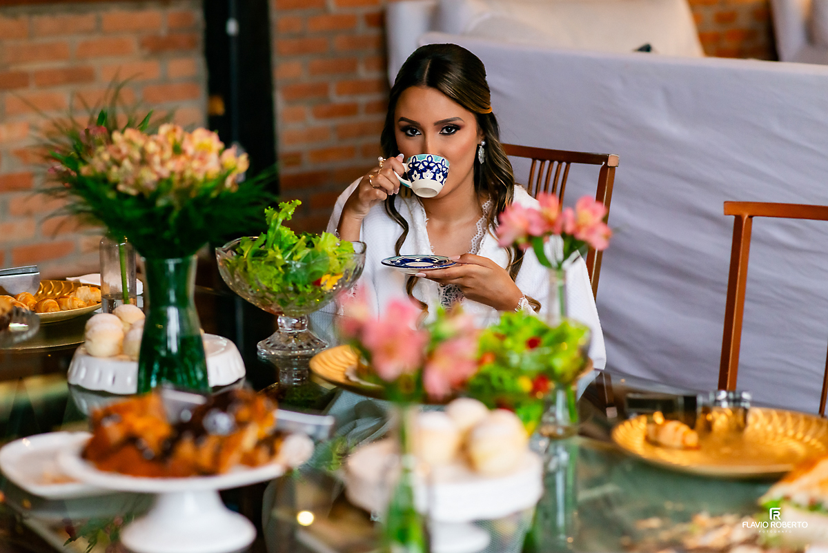 noiva tomando café antes do Casamento no Rancho Mustang em Pindamonhangaba.