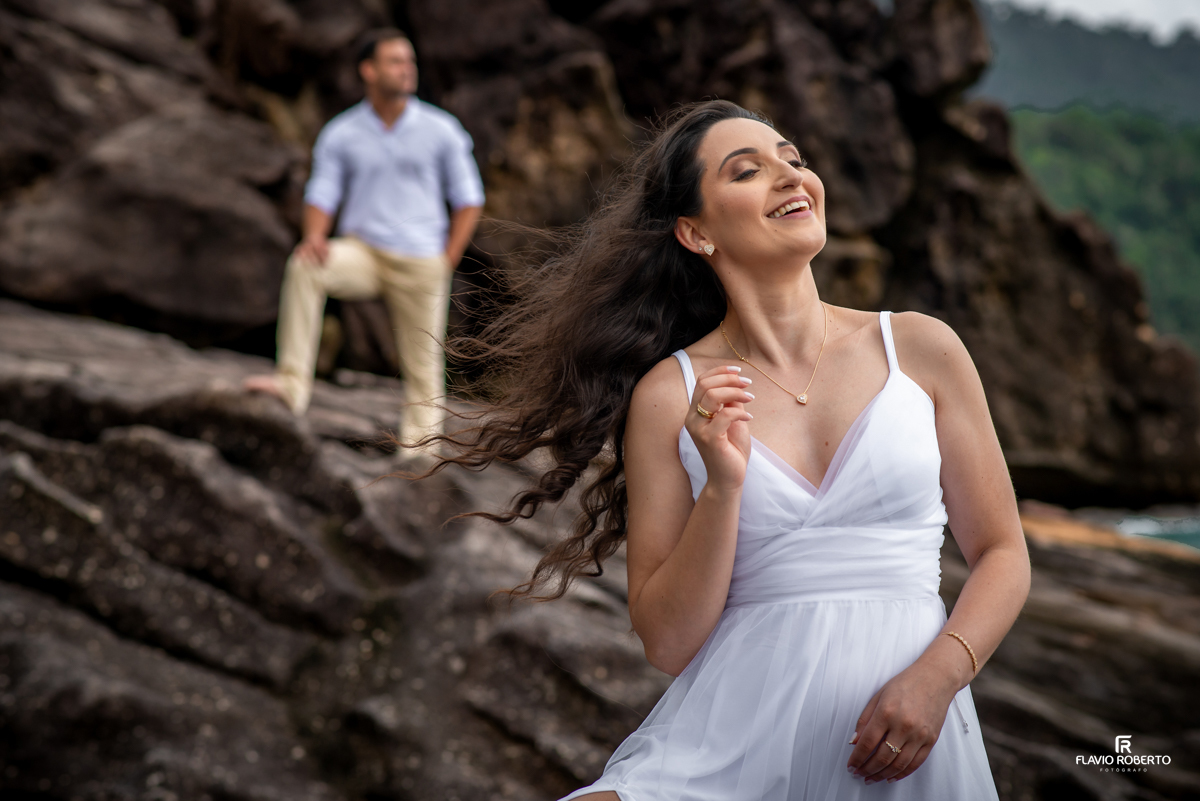 Noivos na Praia do Cepilho, durante Pre Wedding em Trindade, Paraty-RJ