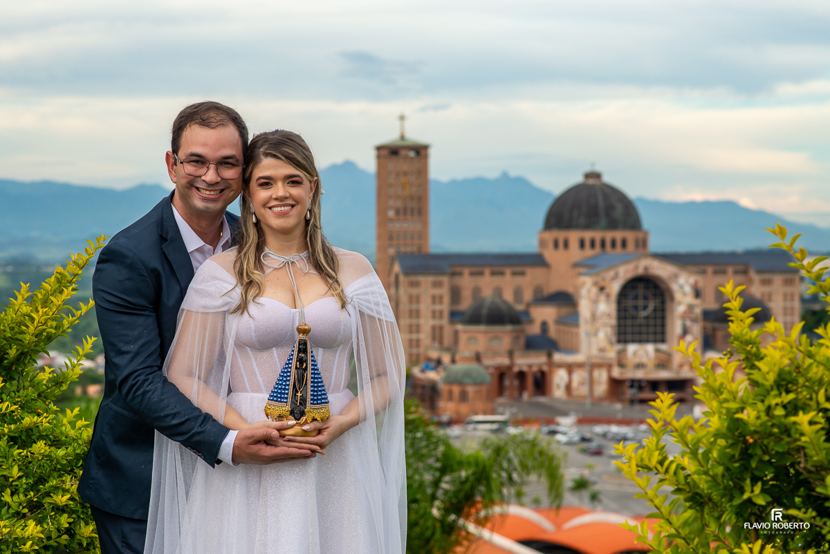 Noivado aos pés de Nossa Senhora Aparecida, pedido de casamento abençoado no Santuário Nacional
