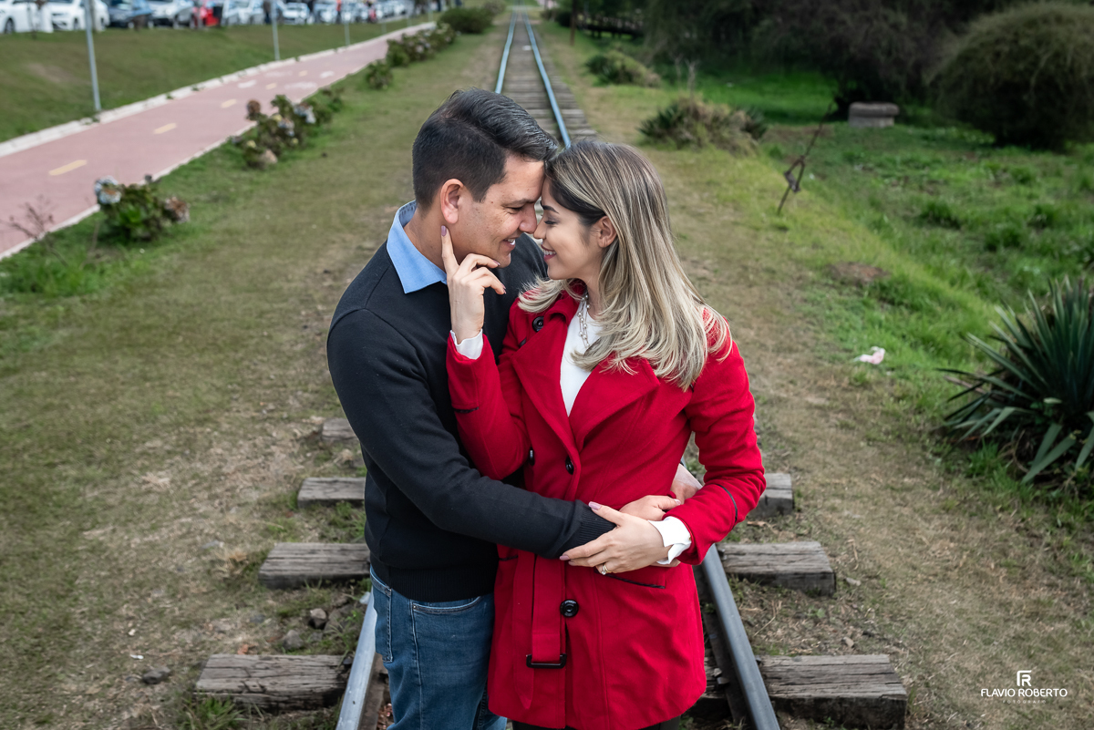 ensaio de casal na linha de trem em Campos do Jordão