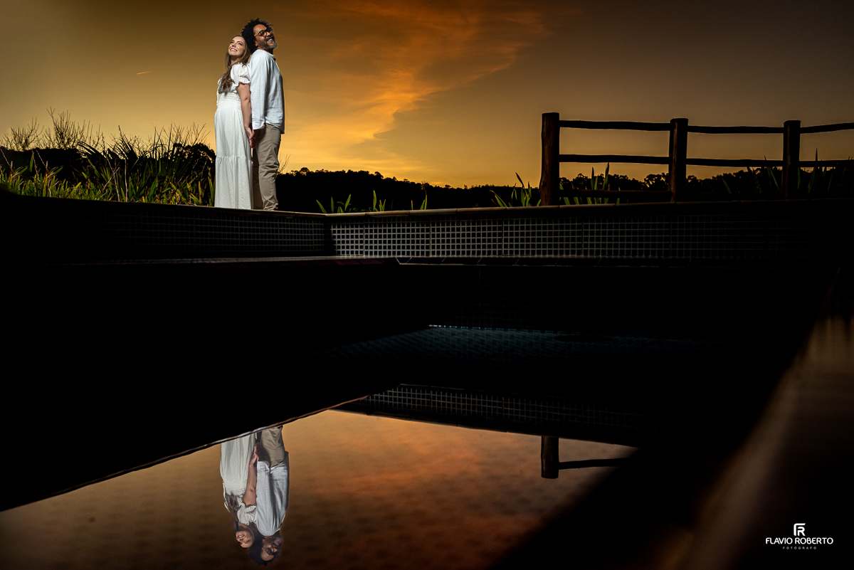 Ensaio Pre Wedding durante o pôr do sol, na Pousada Antigo Caminho do Ouro na cidade de Cunha/SP