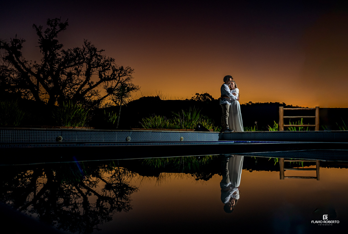 Ensaio Pre Wedding durante o pôr do sol, na Pousada Antigo Caminho do Ouro na cidade de Cunha/SP