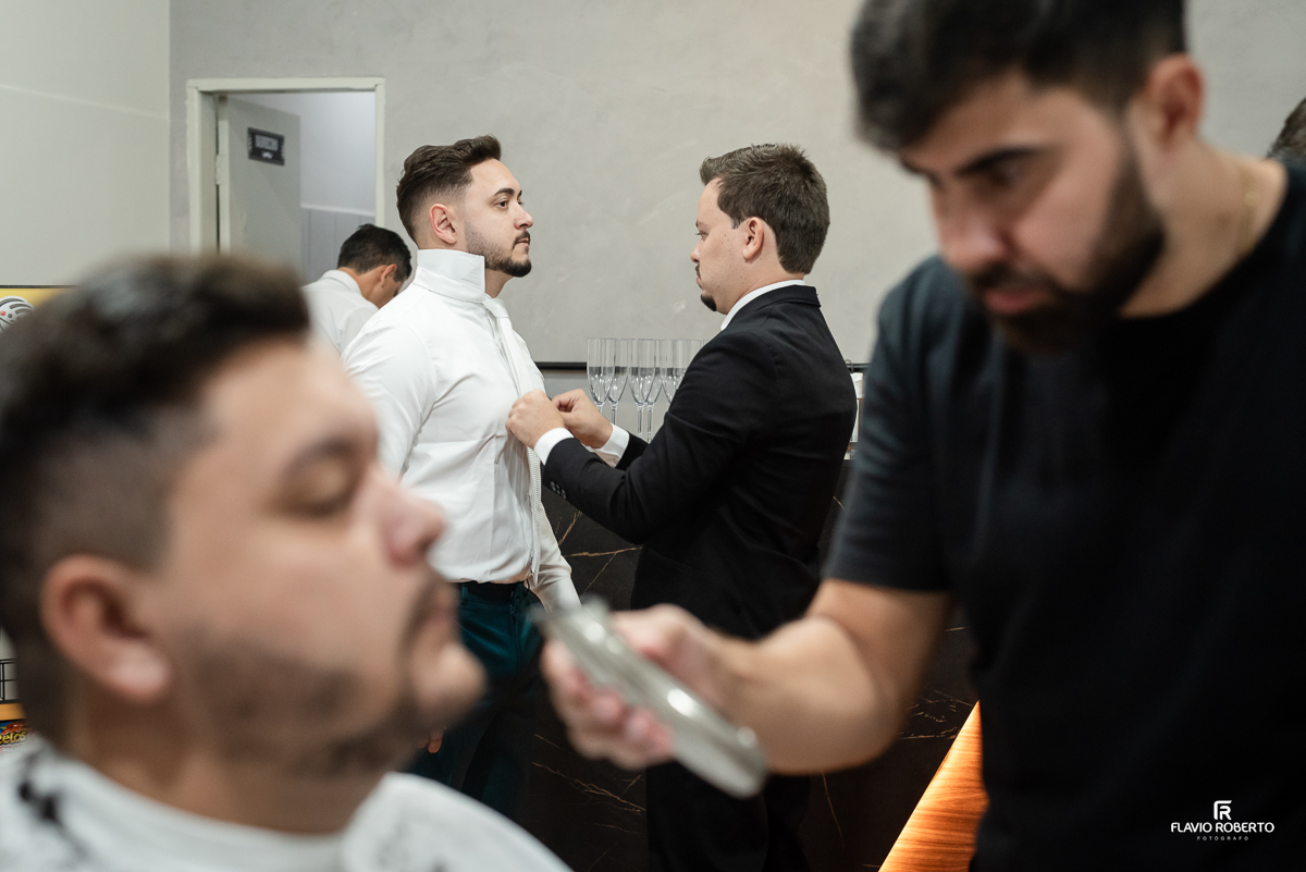 Making Of do Noivo na Barbearia durante Casamento em Guaratinguetá