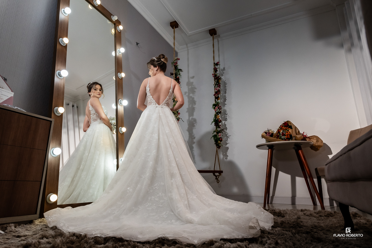 Making Of da noiva no Ateliê Valéria Vendrasco durante Casamento em Guaratinguetá