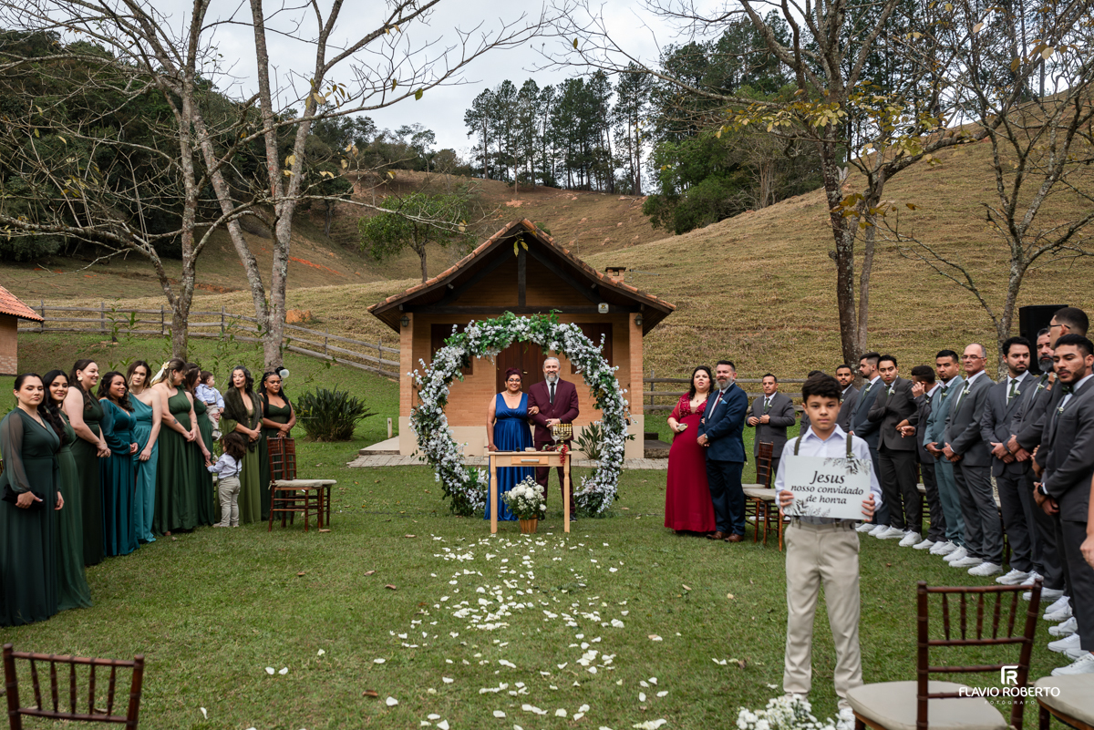 Casamento no Espaço Colar de Ouro em Cunha