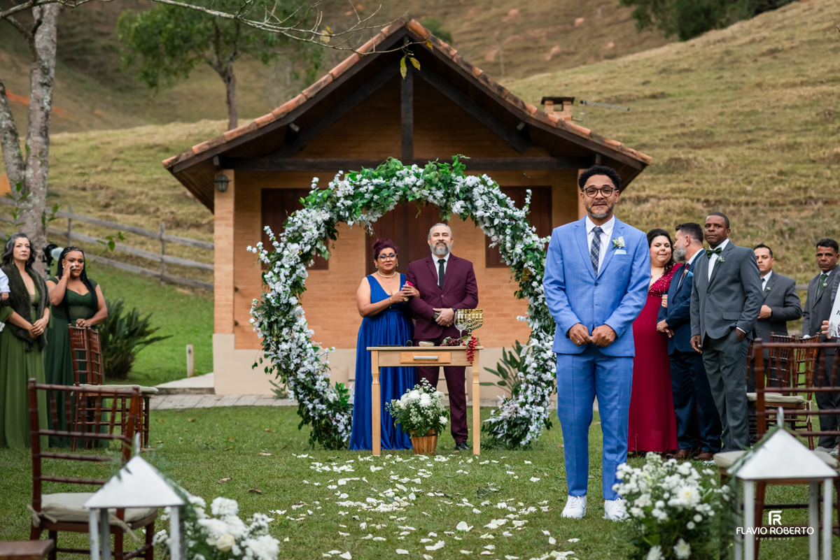Casamento no Espaço Colar de Ouro em Cunha