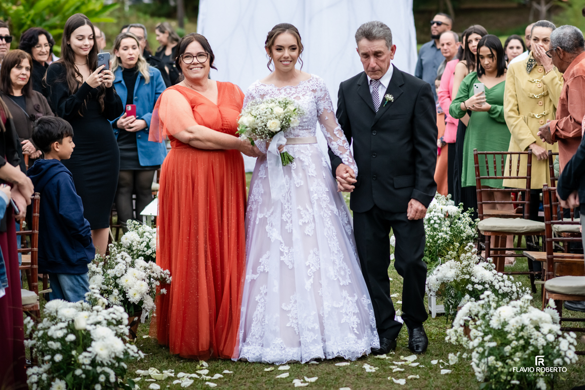 Casamento no Espaço Colar de Ouro em Cunha