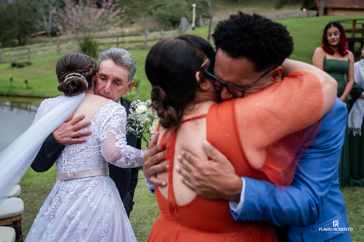 Casamento no Espaço Colar de Ouro em Cunha