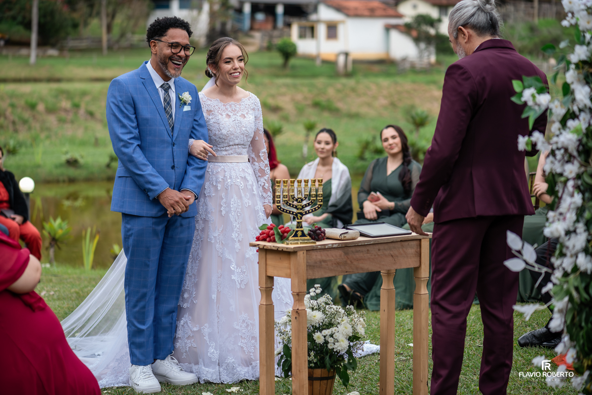 Casamento no Espaço Colar de Ouro em Cunha