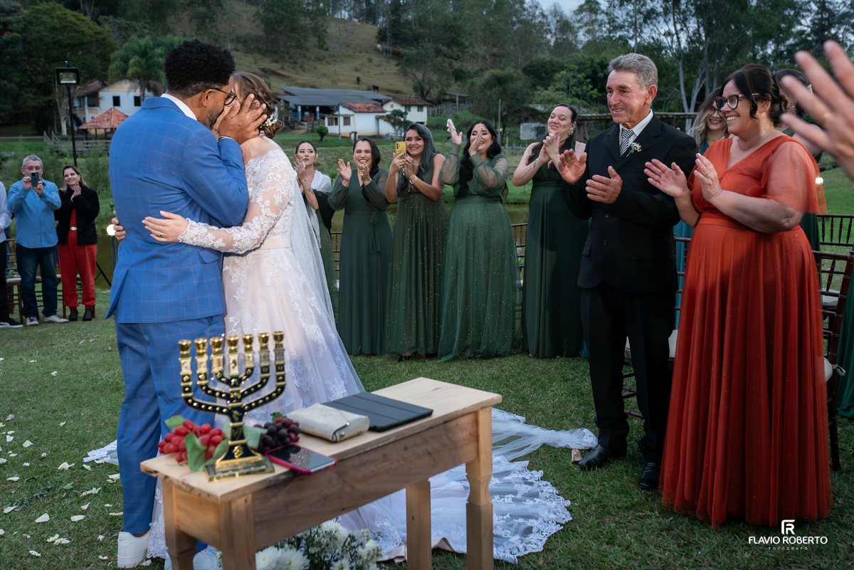 Casamento no Espaço Colar de Ouro em Cunha