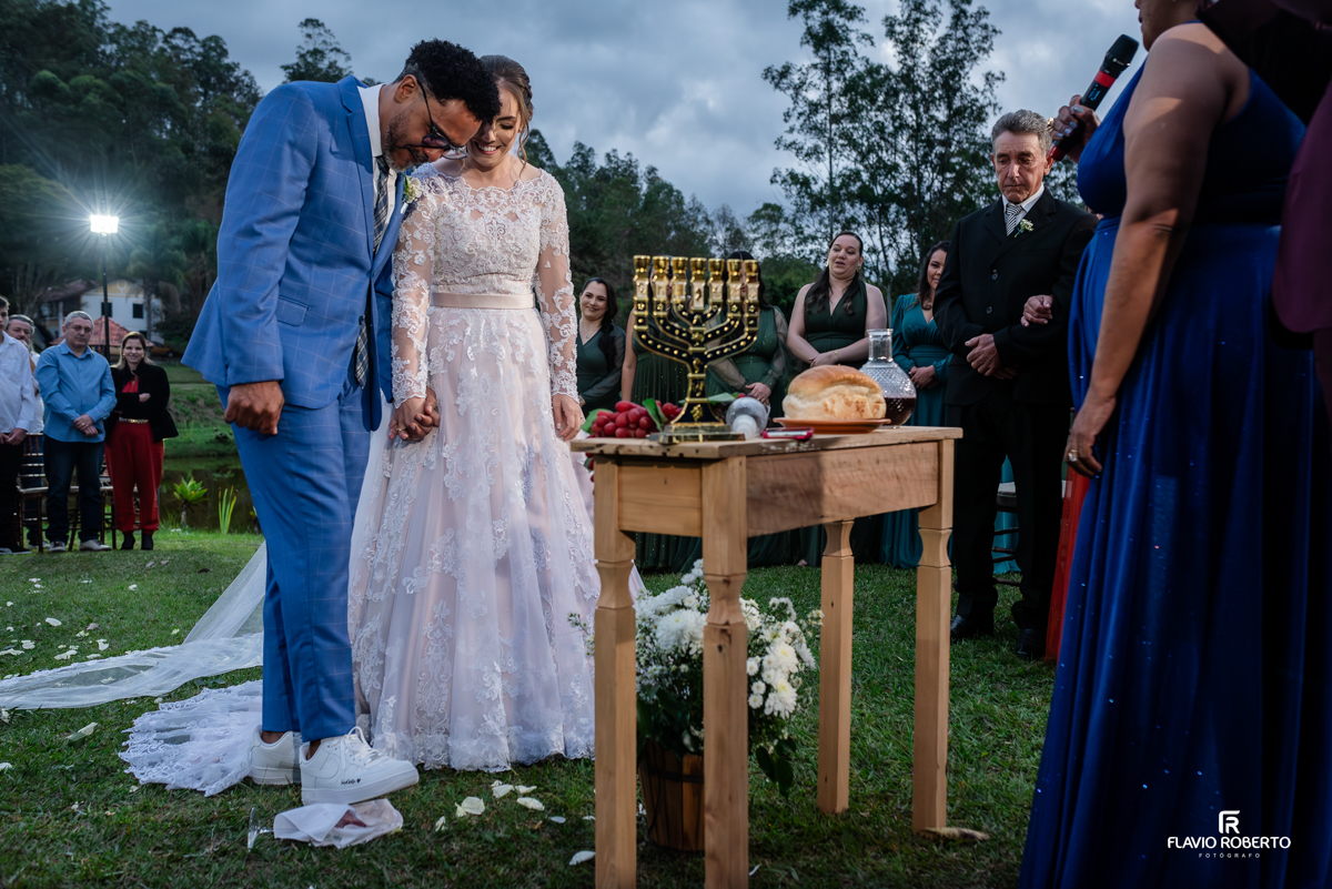 Casamento no Espaço Colar de Ouro em Cunha